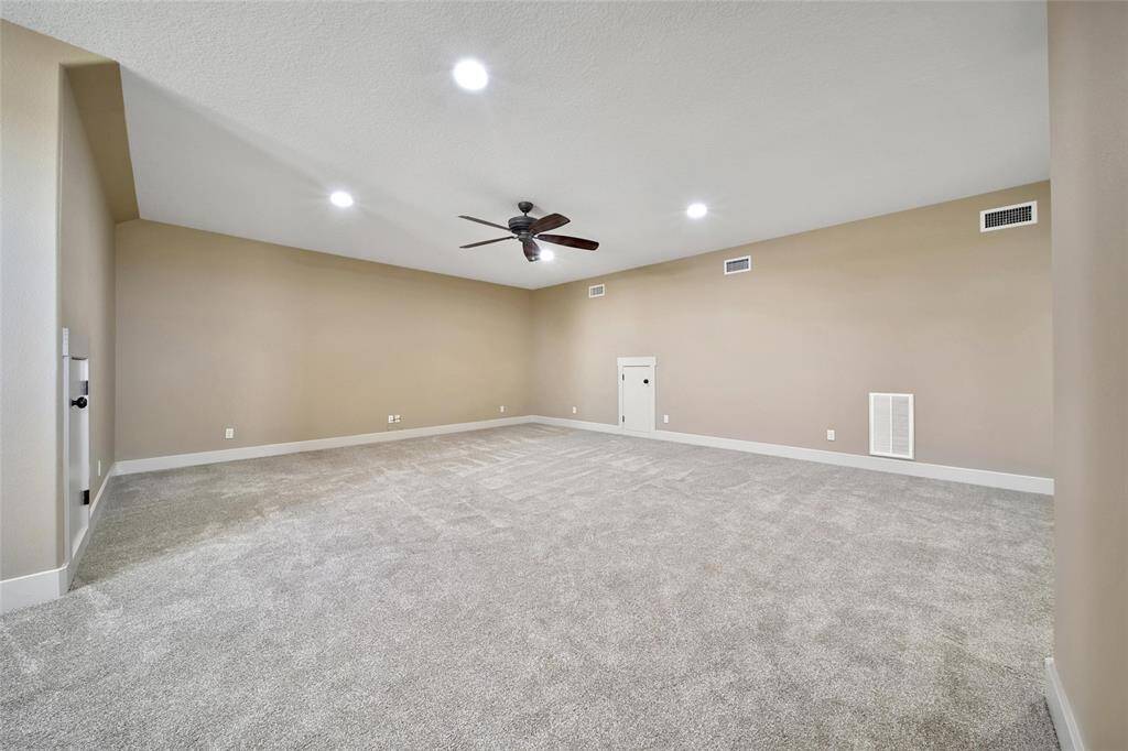 Perfect space for entertaining, the college student, overnight guests, or the ranch hand.