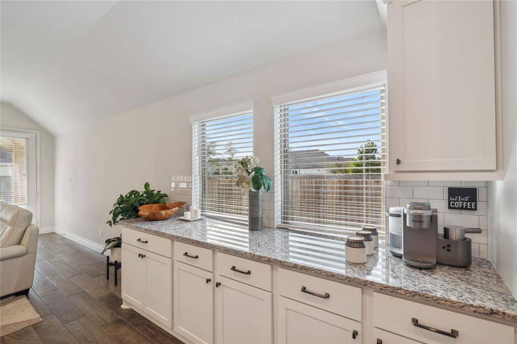 These amazing cabinets and ample counter make it easy and convenient to host any size gathering including Thanksgiving!