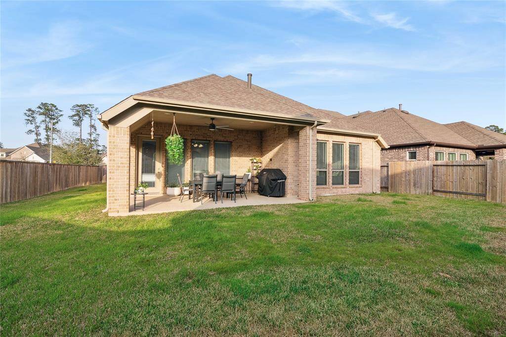 Plenty of room for children and pets to play in this generous backyard!
