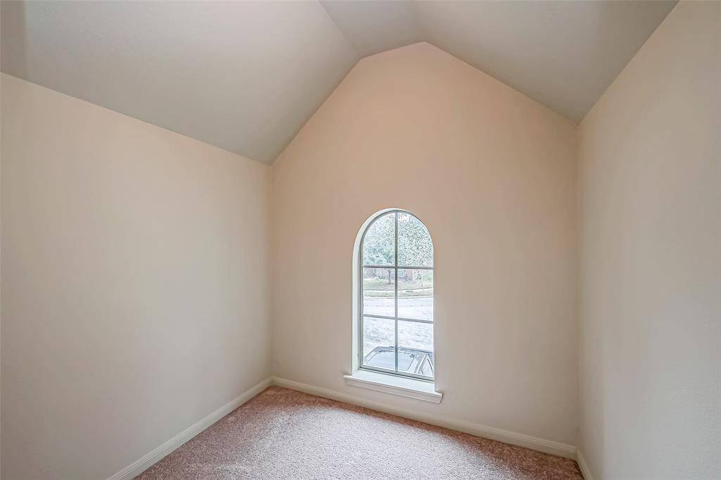 Walkin closet for bedroom 2