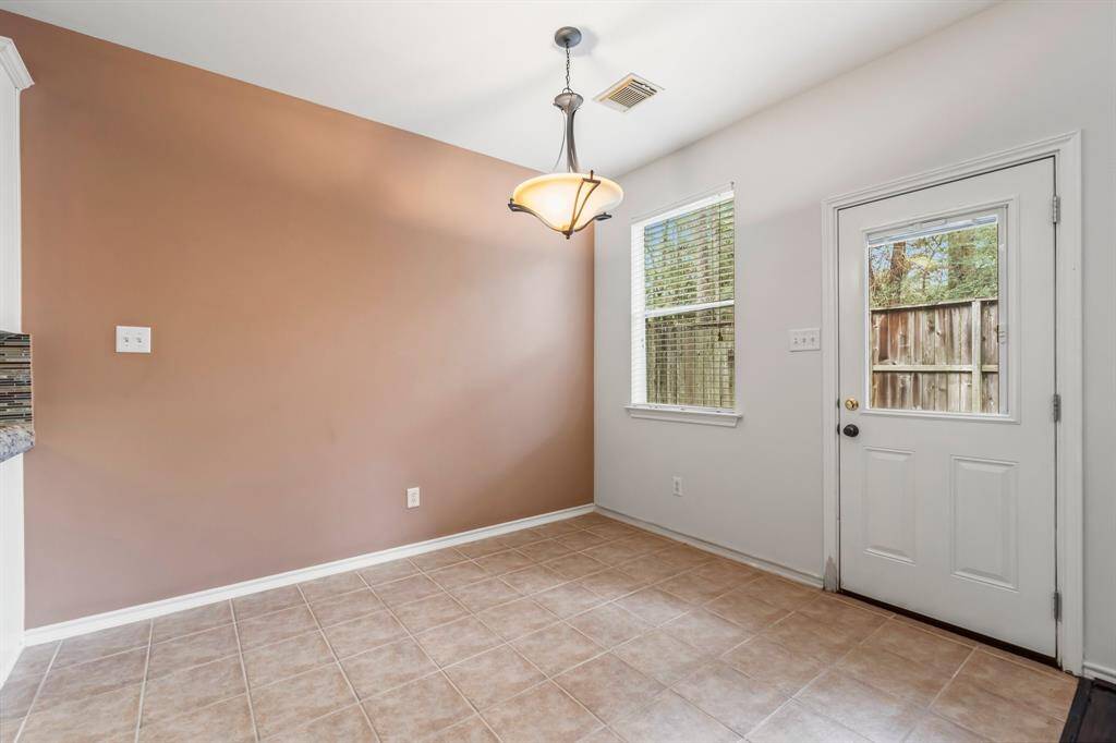 Panoramic backyard views from this roomy breakfast nook! This large space is adjacent to the kitchen and is provides an awesome view of the backyard. The backyard and patio are easily accessed from this area to make outdoor entertaining a breeze!