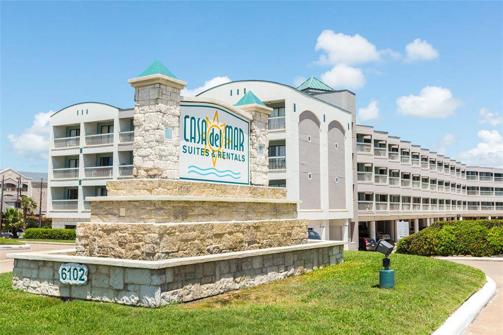 Located on Seawall across from Babe's Beach