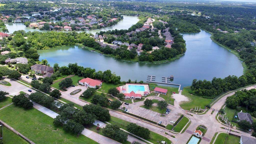 Enjoy lakeside living with access to a community marina, pool, and recreation center.