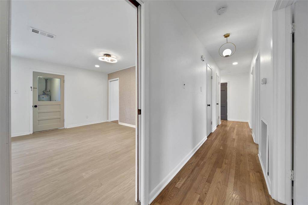 Hallway between Kitchen and Rooms