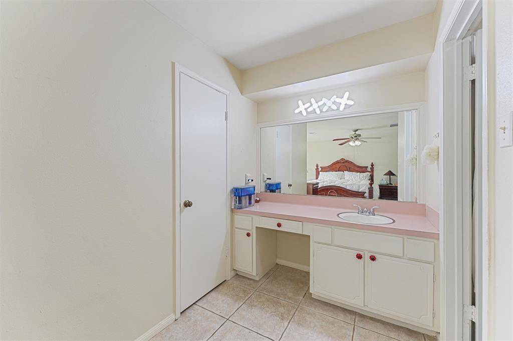 Primary bath.