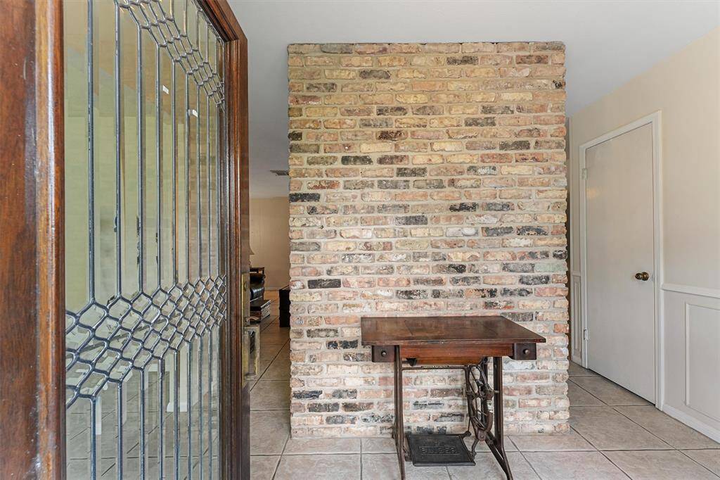Front entry way.