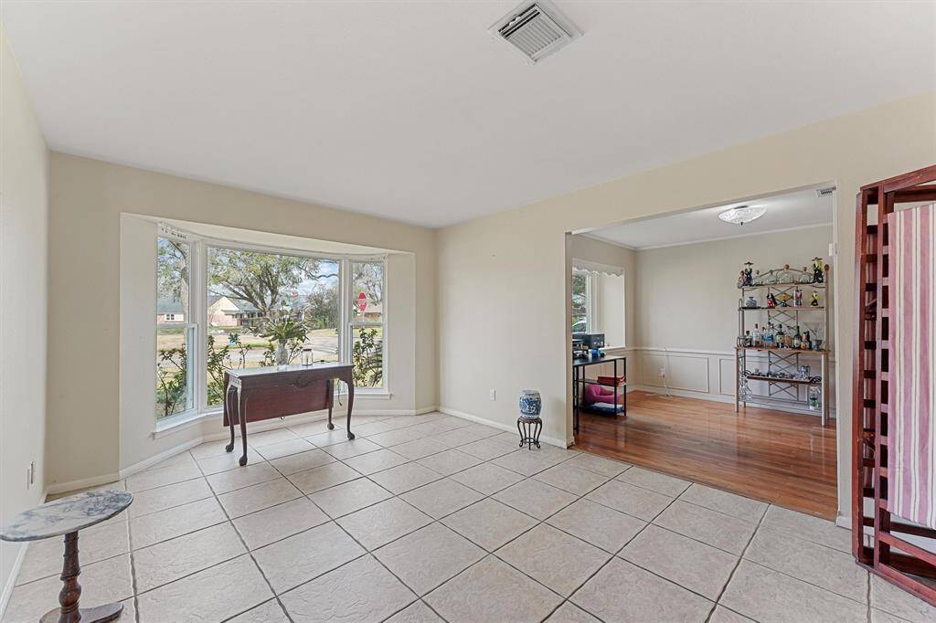 Secondary living area.