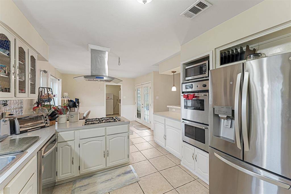 Kitchen and breakfast area.