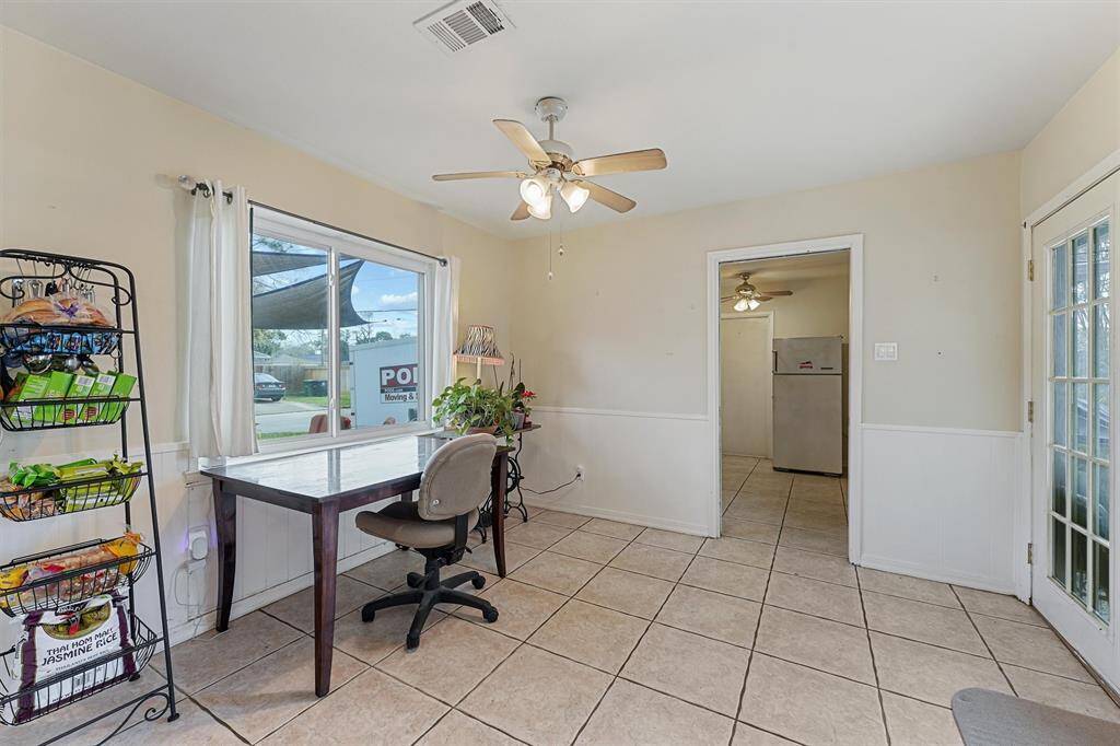 Breakfast area located off of the kitchen.