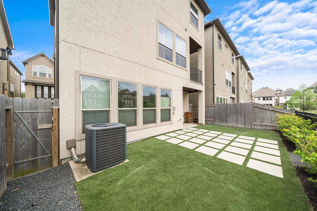 Turf backyard. Making yard maintenance a breeze. Perfect for hosting. Gas hook up outside