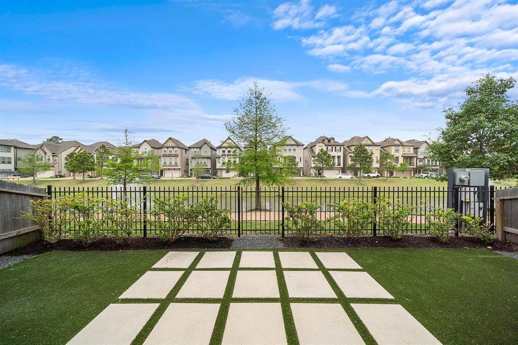 Turf backyard. Making yard maintenance a breeze. Perfect for hosting. Gas hook up outside