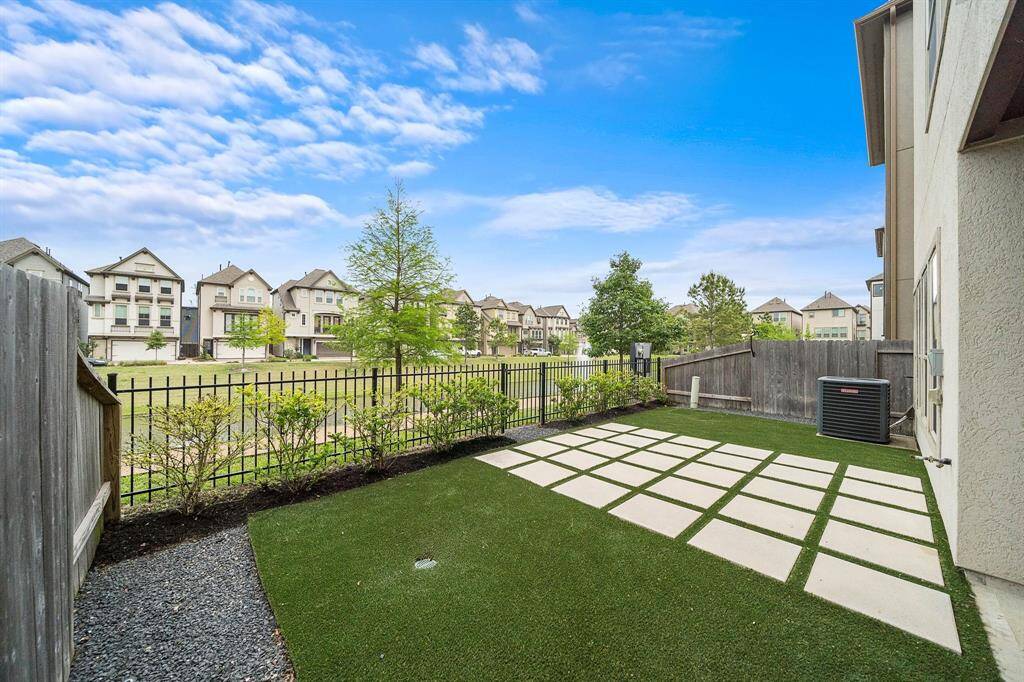 Turf backyard. Making yard maintenance a breeze. Perfect for hosting. Gas hook up outside