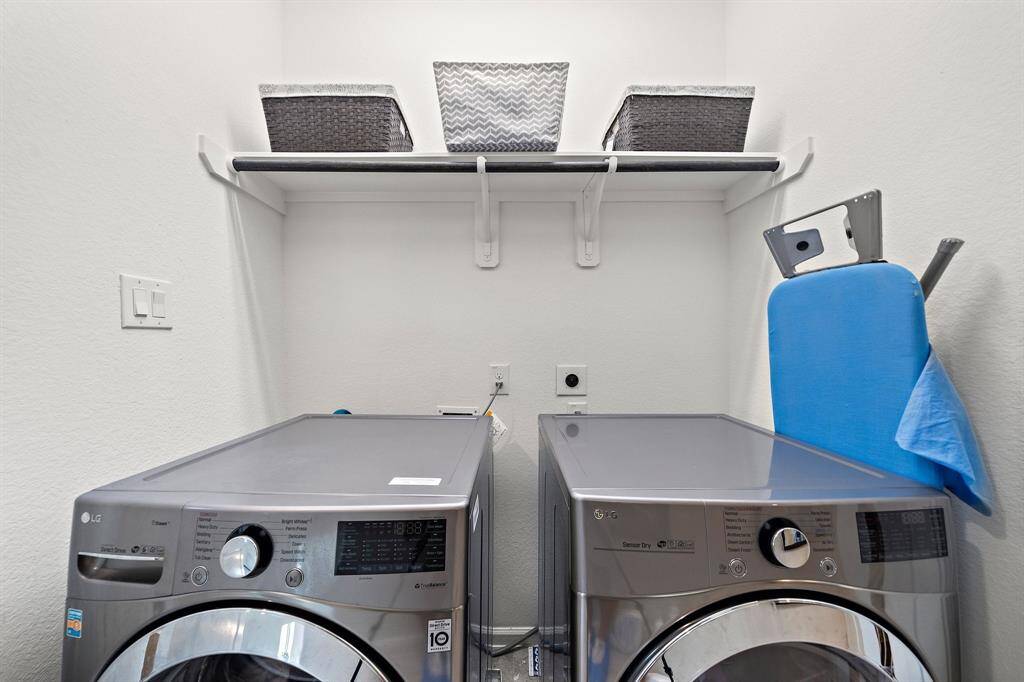 Washer & Dryer Included