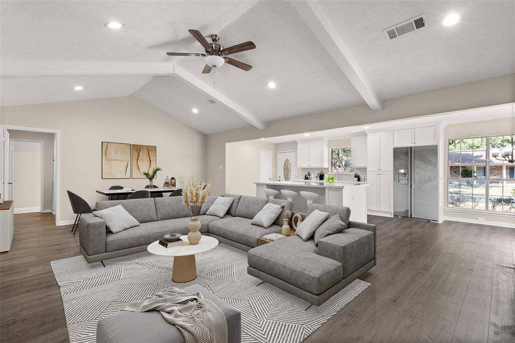 The open concept living room, kitchen, and breakfast area makes for a great way to keep the party going and never miss a beat! Gather the family together in good conversation while preparing a fabulous meal in this breathtaking kitchen!