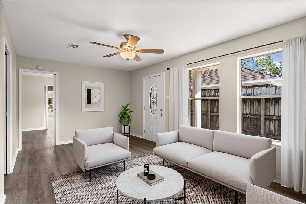 This light and bright spacious formal living is the perfect layout for entertaining or just relaxing. Whether it's simply a night in or entertaining family and friends, this home has ample open space for everyone to enjoy!