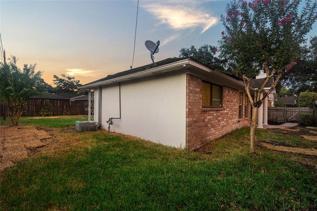 Come and see this spacious backyard. There is plenty of room for the kids to play and adults to relax! Perfect for your outdoor living space, patio furniture, bbq pit, and so much more. The possibilities are endless!