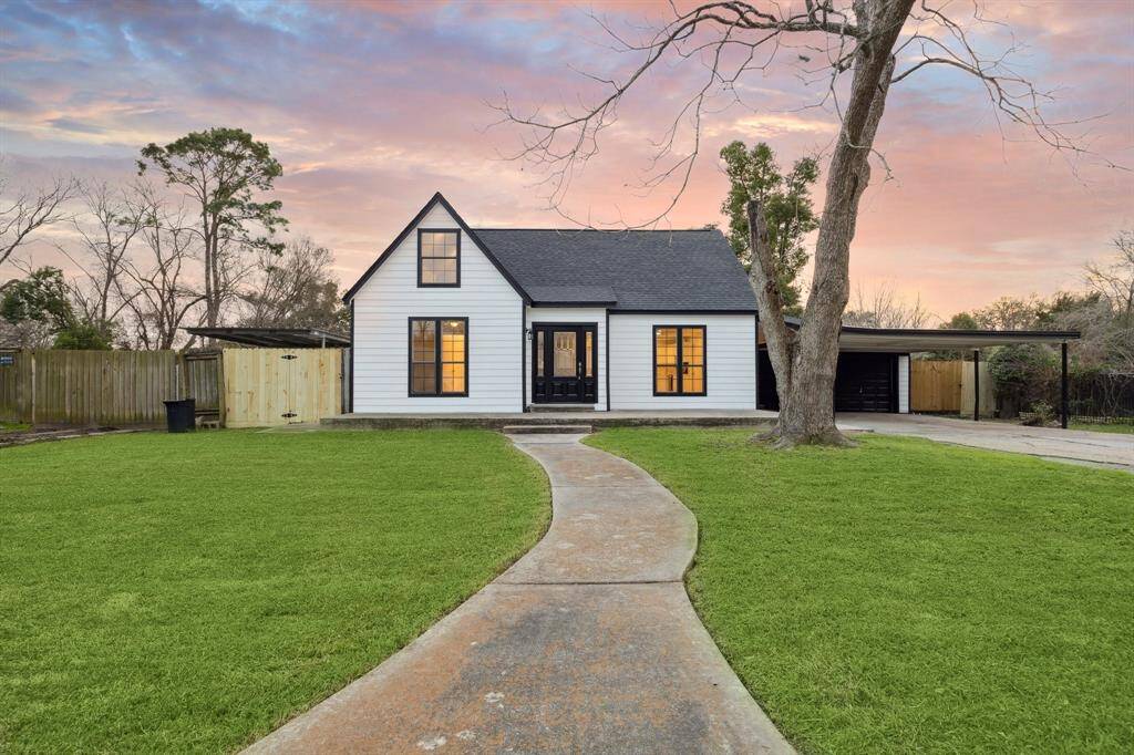 Exquisite Curb Appeal. No side neighbors!!! Ample Parking.