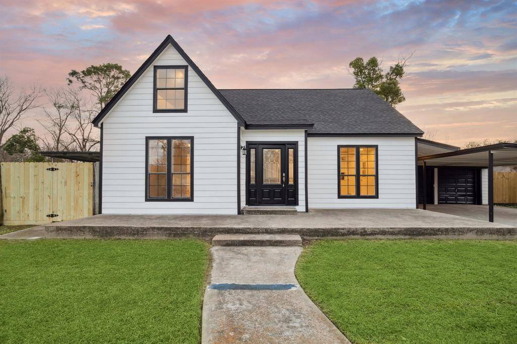 9,100 Sq Ft LOT!!!