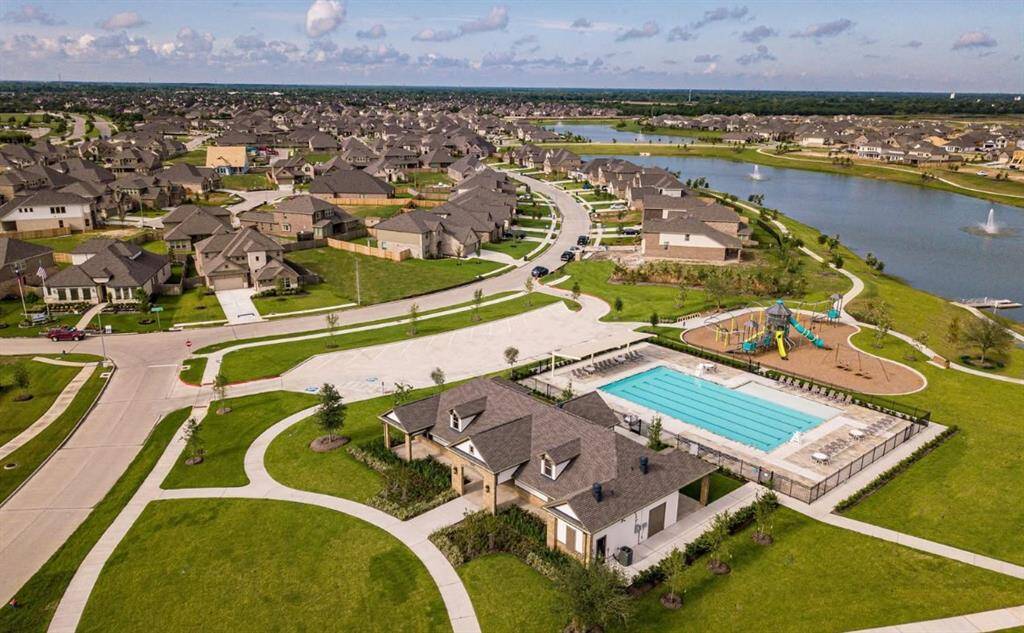 Enjoy the best of living in a master planned community including club house and community pool.