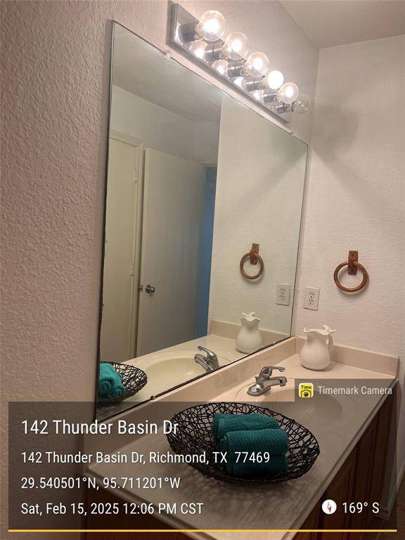 Vanity of second Bathroom.