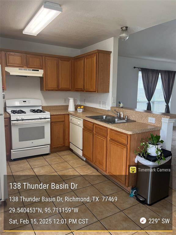 Another angle of Kitchen.