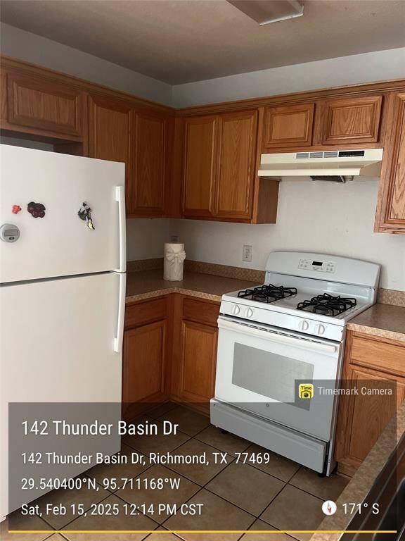 Kitchen w/close up of Fridge and gas stove.