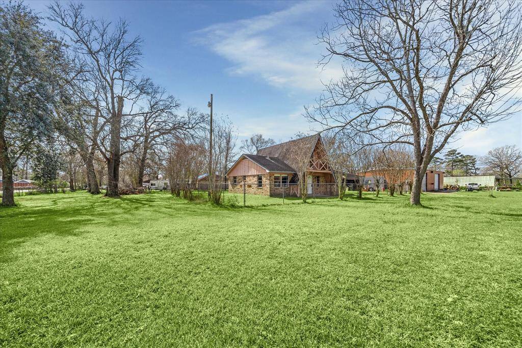 Great expansive 1.36 acre lot!