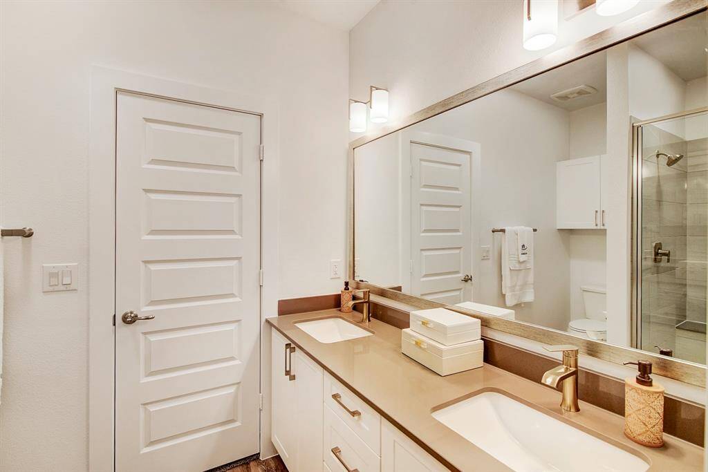 Stand-alone shower