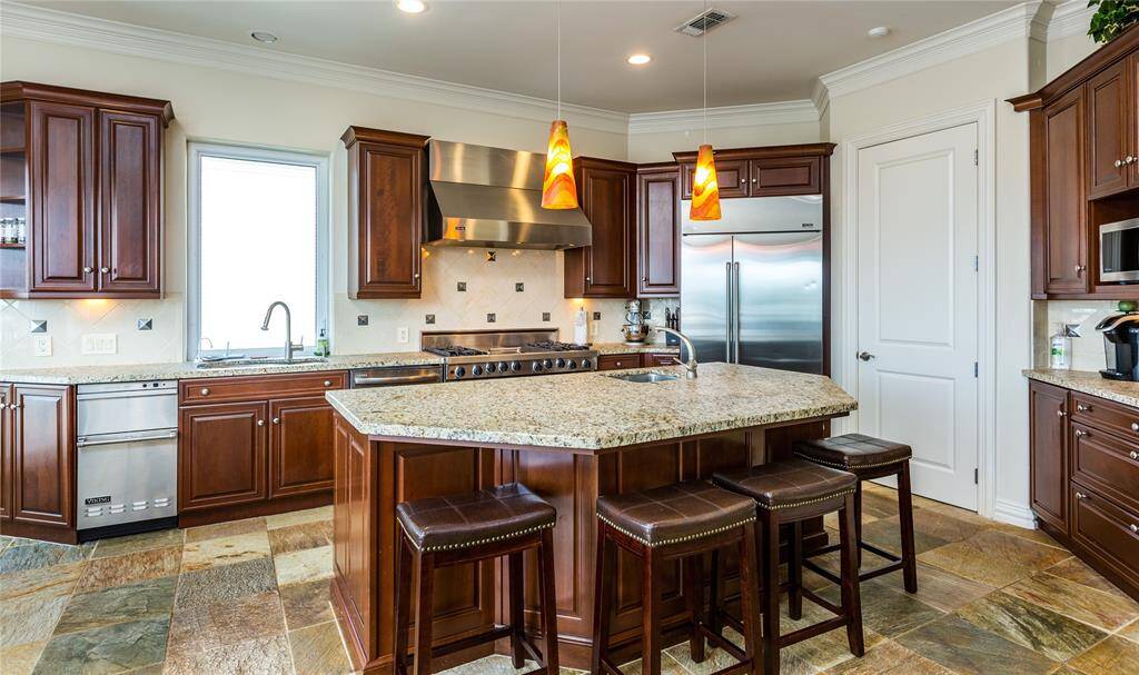 Chef's kitchen
