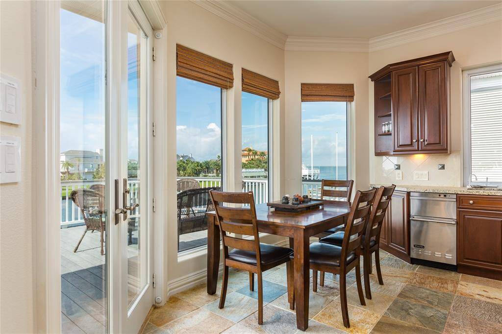 Breakfast area overlooking water