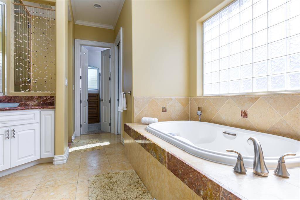 Jetted tub