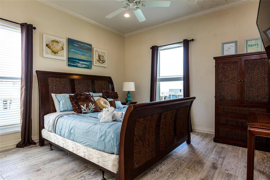 Guest bedroom
