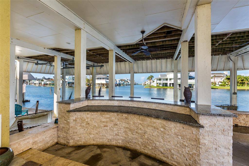 Outdoor kitchen area / canal side