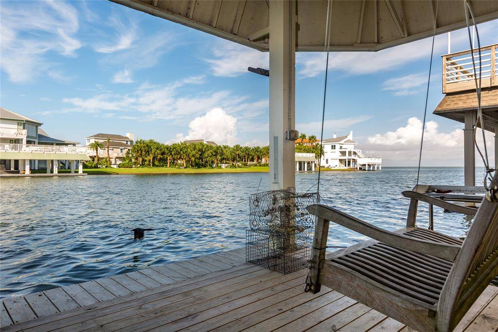 Boat dock / open west bay entrance