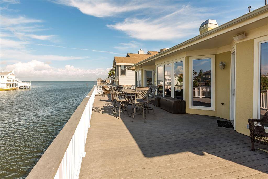 Main deck / canal side / North