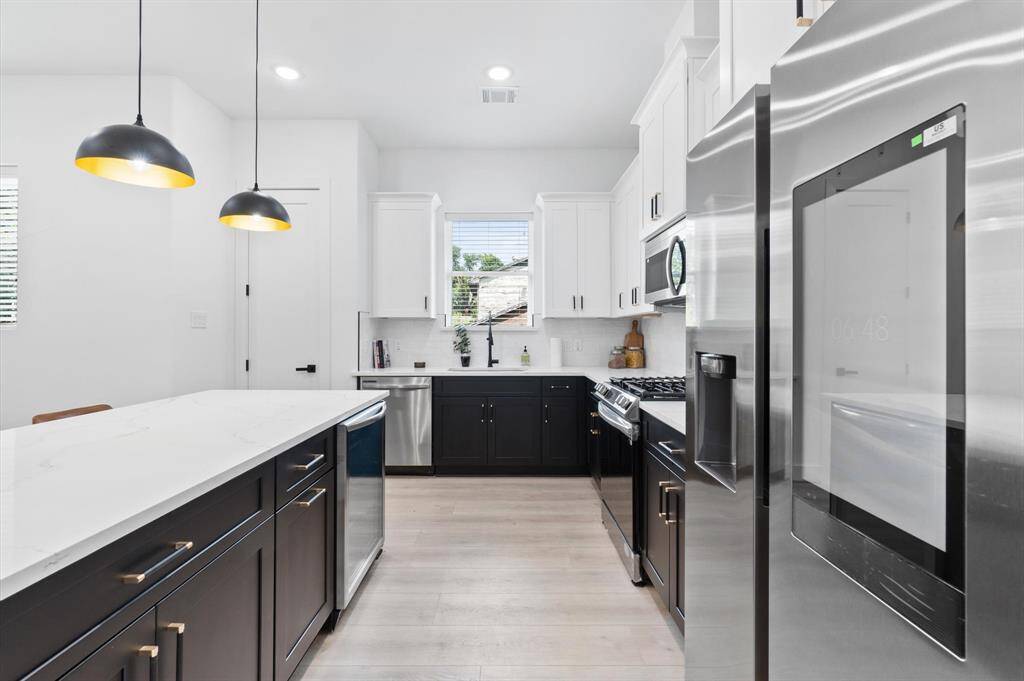 Kitchen with quartz counters, self- closing drawers and cabinets, large peninsula - perfect for meal prep and entertaining