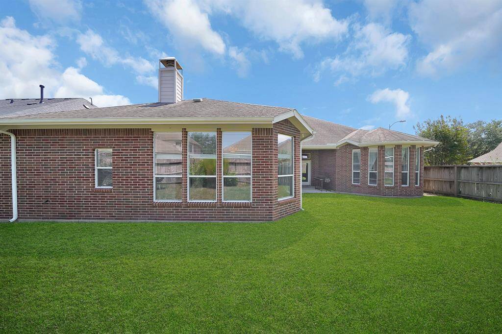 Alternate view of the fully fenced backyard.