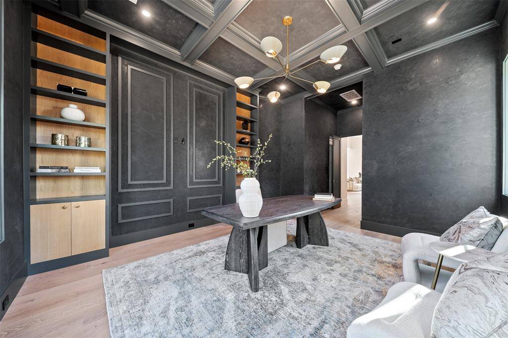 Designer lighting strategically illuminates the room, casting a warm glow that highlights the space’s refined finishes and creating an inviting yet productive atmosphere. This office is the perfect blend of luxury and focus, offering an inspiring environment for work and creativity.