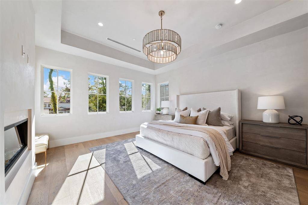 Thoughtfully designed with a serene color palette and high-end finishes, this suite offers the ultimate private retreat—an oasis of calm and comfort where every detail has been crafted for relaxation and luxury.