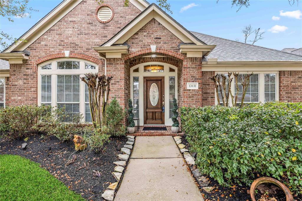 12631 Winding Manor Drive in Summerwood. Spacious 1.5 story home on a greenbelt.