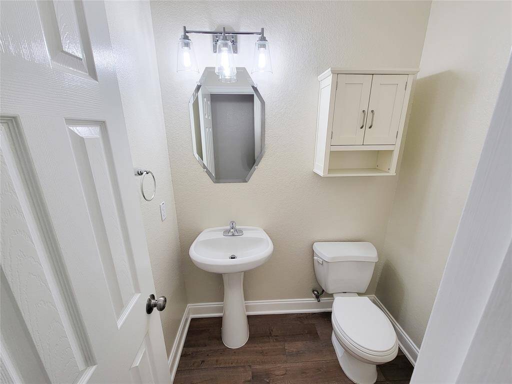 Cute downstairs powder room