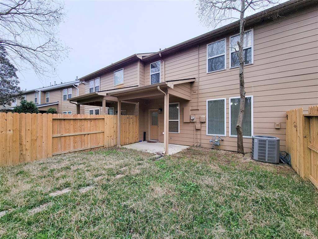 Small backyard. Ideal for grilling!