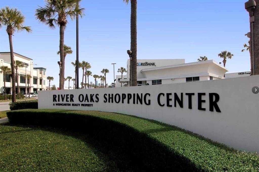 Just a short walk to the River Oaks Shopping Center, offering a variety of restaurants, shops, bars, and cafes.