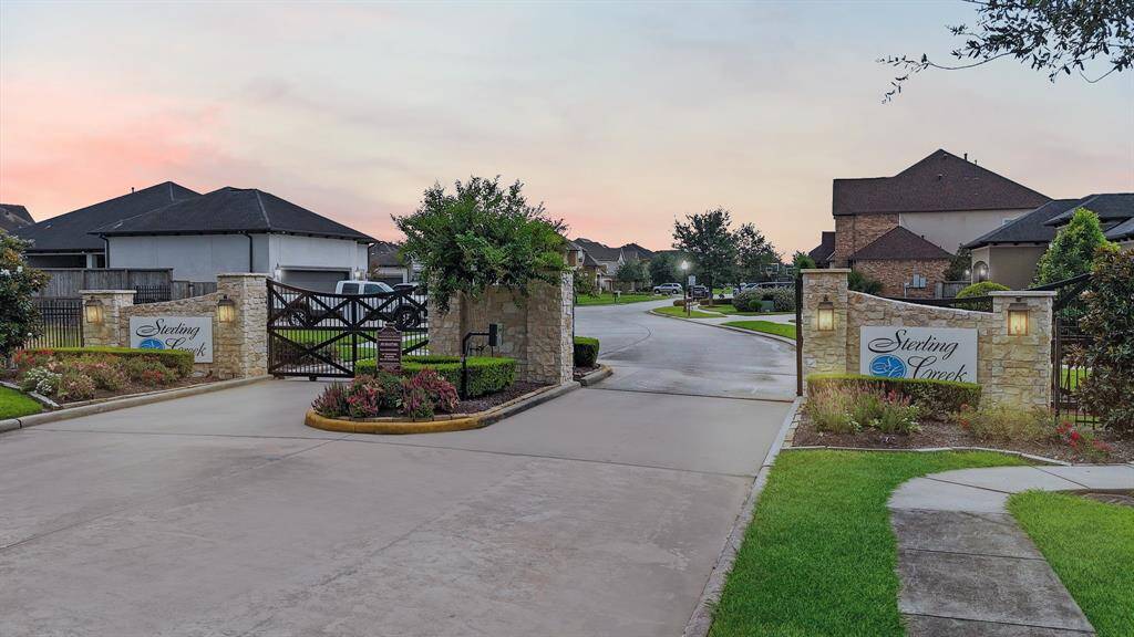 Sterling Creek, located in Friendswood’s exclusive, deed-restricted gated community, offers privacy and luxury within the exemplary Friendswood Independent School District. Situated at FM 528 and Friendswood Lakes Blvd, this private neighborhood boasts stunning homes and no MUD taxes! Come see this exceptional home at 1705 Bending Stream Drive, Friendswood, Texas. Call today to schedule your tour!