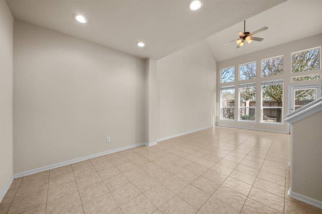 high ceilings plenty of natural light