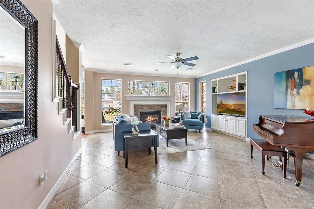 Spacious family room - even enough room for the piano!