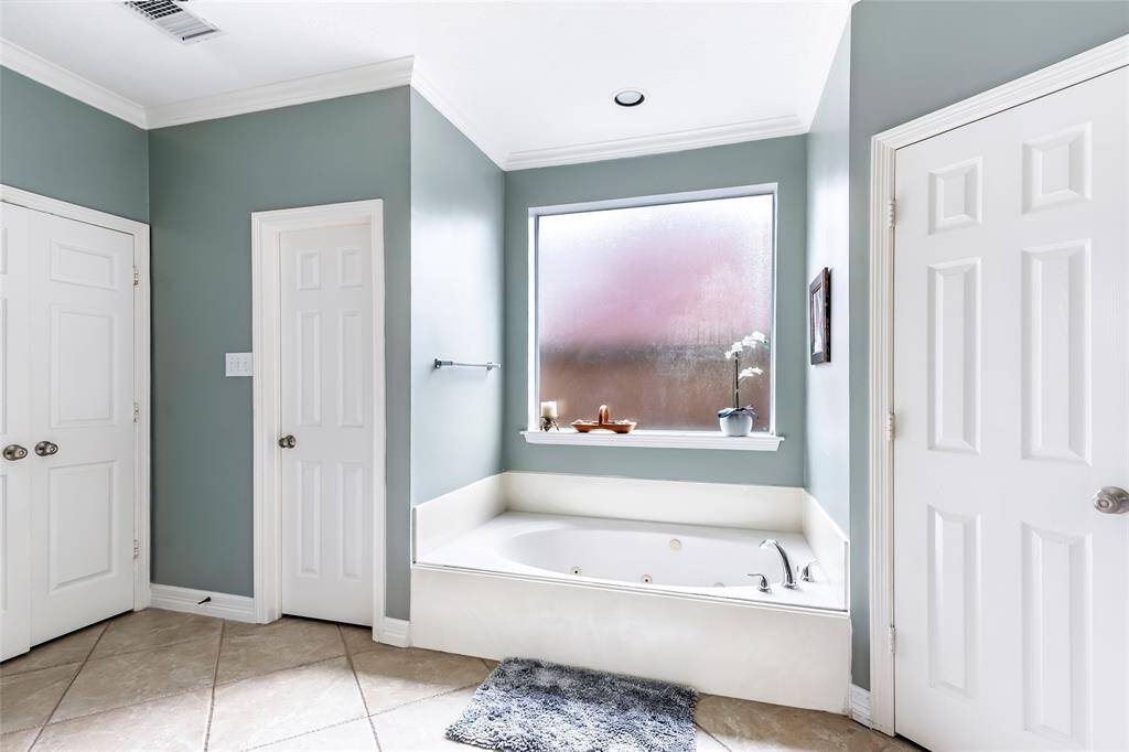 Bubbles up on Friday night! Relax right here in your own home!