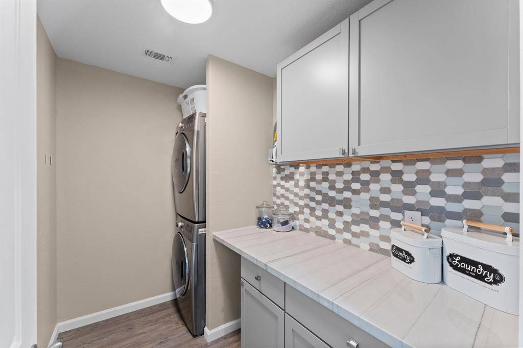 Upstairs laundry room (yes, there's also on down stairs)