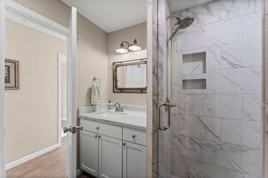 2nd bath upstairs