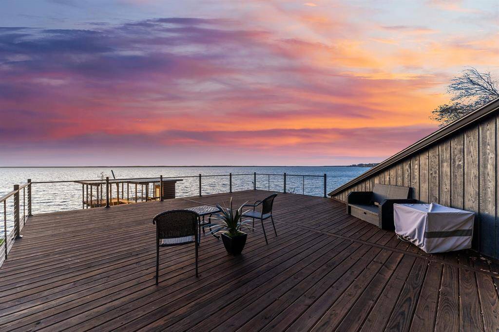 Upstairs deck built to catch all the beautiful sunsets